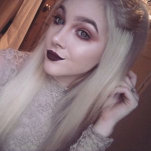 Meet your Posher, Caitlin